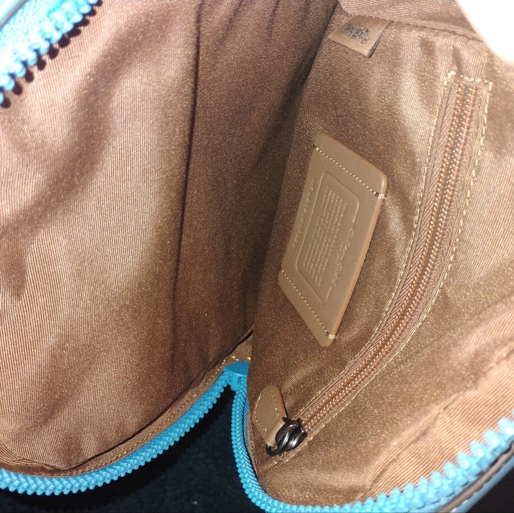 Coach Sling Crossbody Bag - Picture 5 of 7